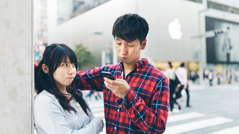 【女性との会話でやってはダメ⑤】女性の話を聞き流してしまう